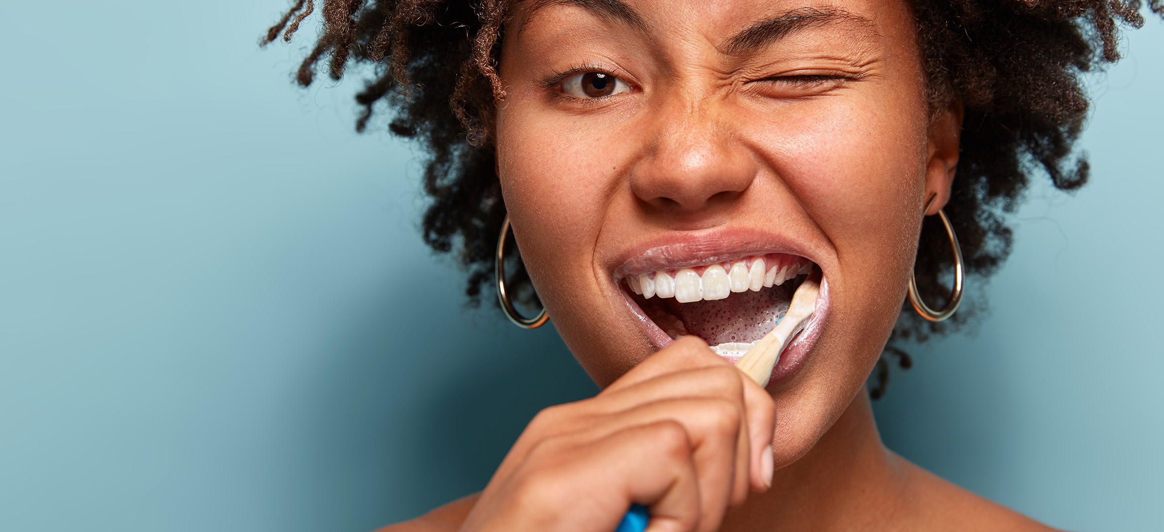 is-it-ok-to-brush-your-teeth-in-the-shower-ravish-magazine