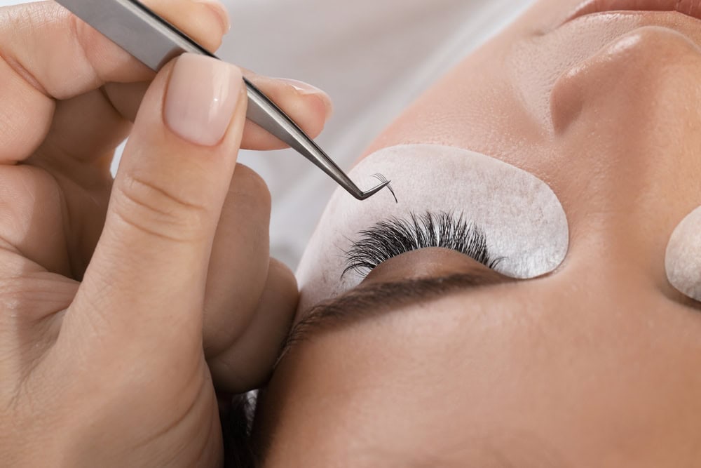how to become a lash technician 2025
