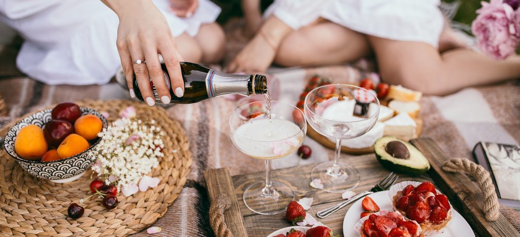 CHAMPAGNE AND PICNIC PAIRINGS