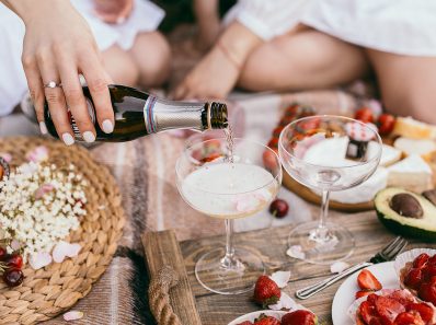 CHAMPAGNE AND PICNIC PAIRINGS