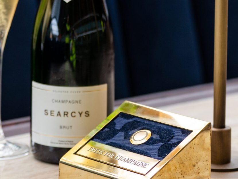 ST PANCRAS CHAMPAGNE BAR BY SEARCYS