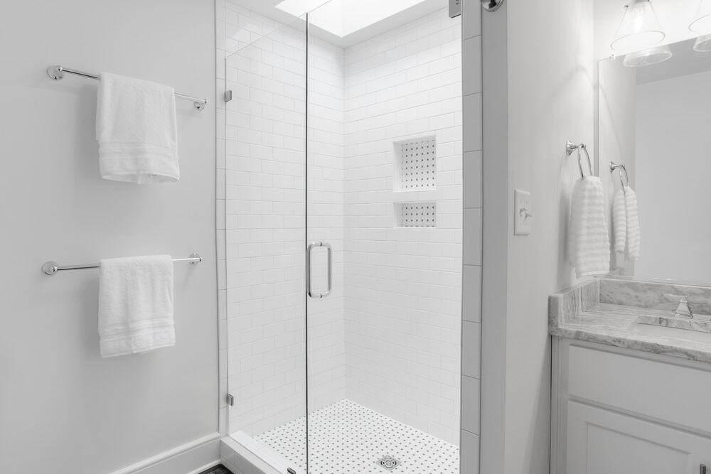streak free bathroom cleaning tips